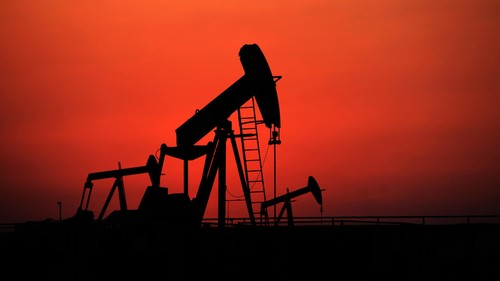 Oil and gold prices surge due to tension between Saudi Arabia and Iran - ảnh 1
